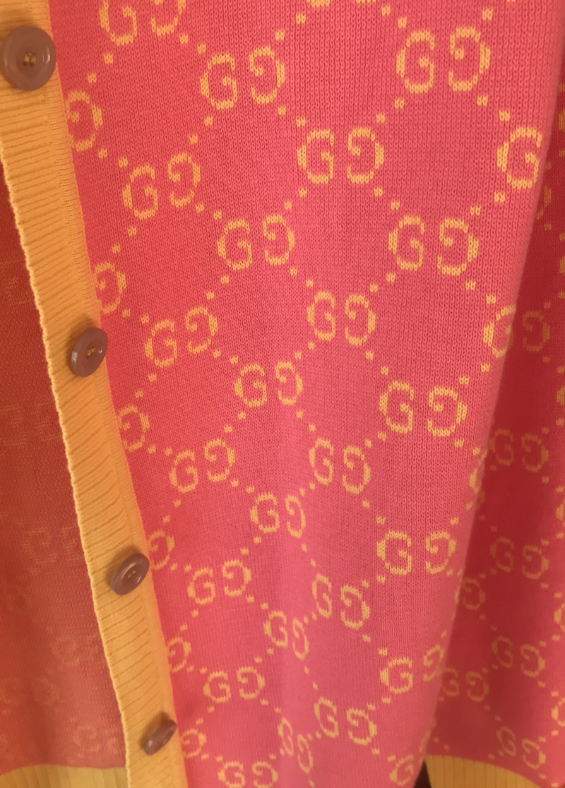 Кардиган розовый с желтым лого
