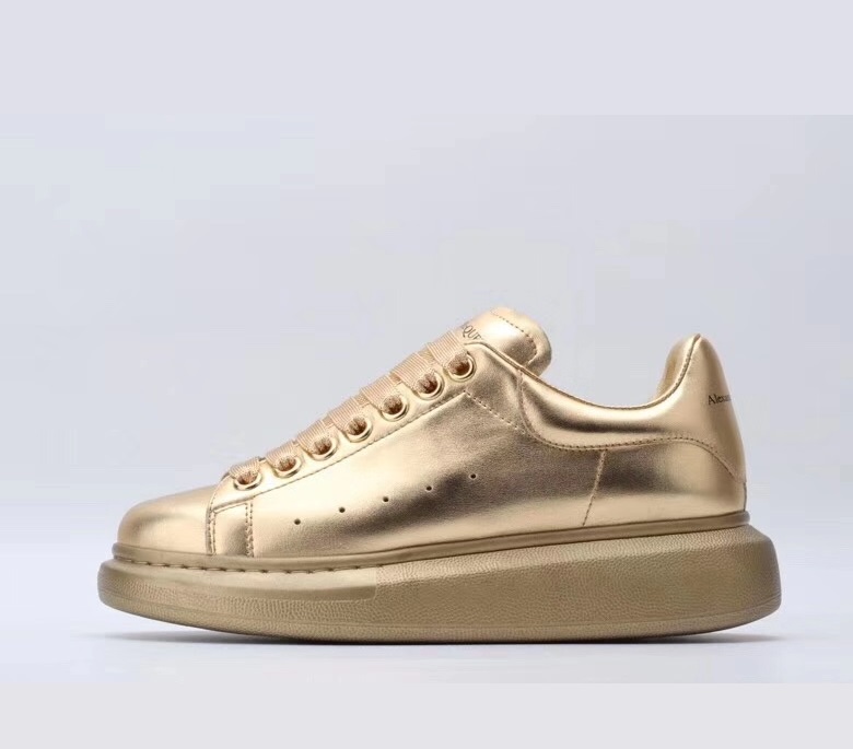 Золотые кроссовки