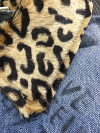 Джинсовая куртка с леопардовым воротником